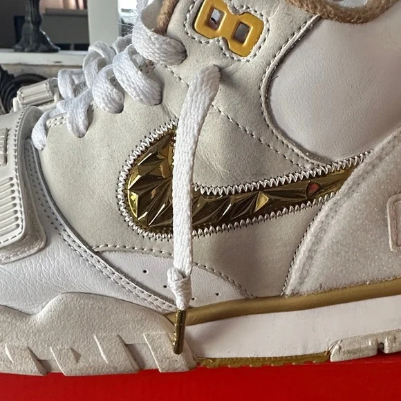 Nike Men’s White and Gold Sneakers - Picture 9 of 15